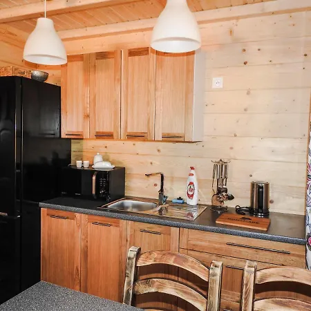 Calo Roczne Z Wlasnym Stawem Nad Jeziorem *