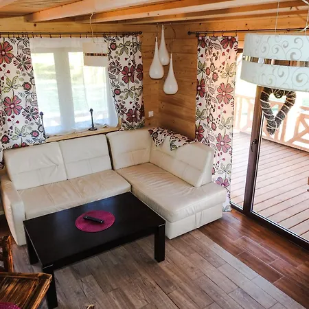 Calo Roczne Z Wlasnym Stawem Nad Jeziorem