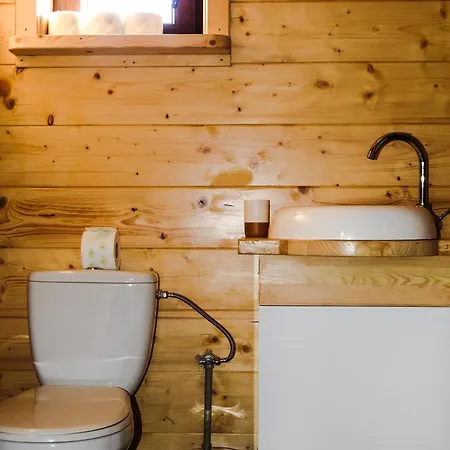 Calo Roczne Z Wlasnym Stawem Nad Jeziorem Villa *