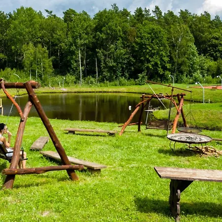 Calo Roczne Z Wlasnym Stawem Nad Jeziorem *