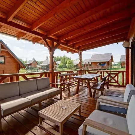 Calo Roczne Z Wlasnym Stawem Nad Jeziorem