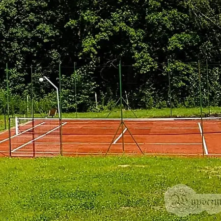 Calo Roczne Z Wlasnym Stawem Nad Jeziorem Villa Ryn (Warmian-Masurian)